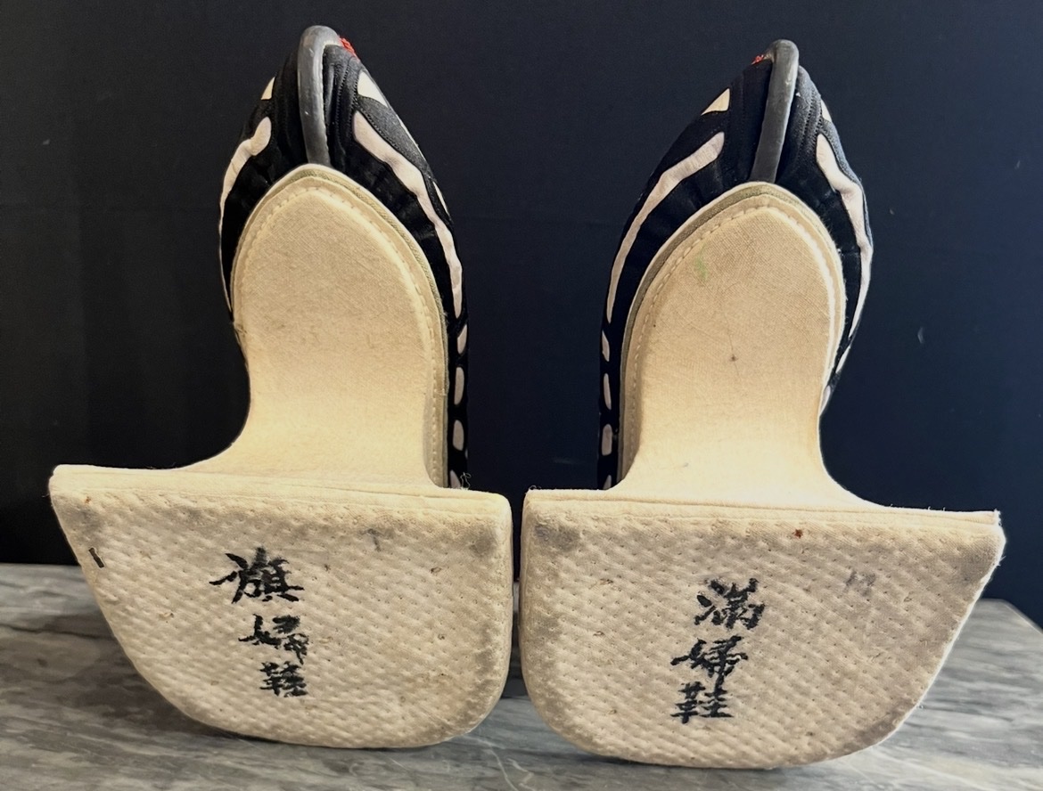 Paire de chaussures mandchoues à haute semelle – Chine, vers 1900-photo-5