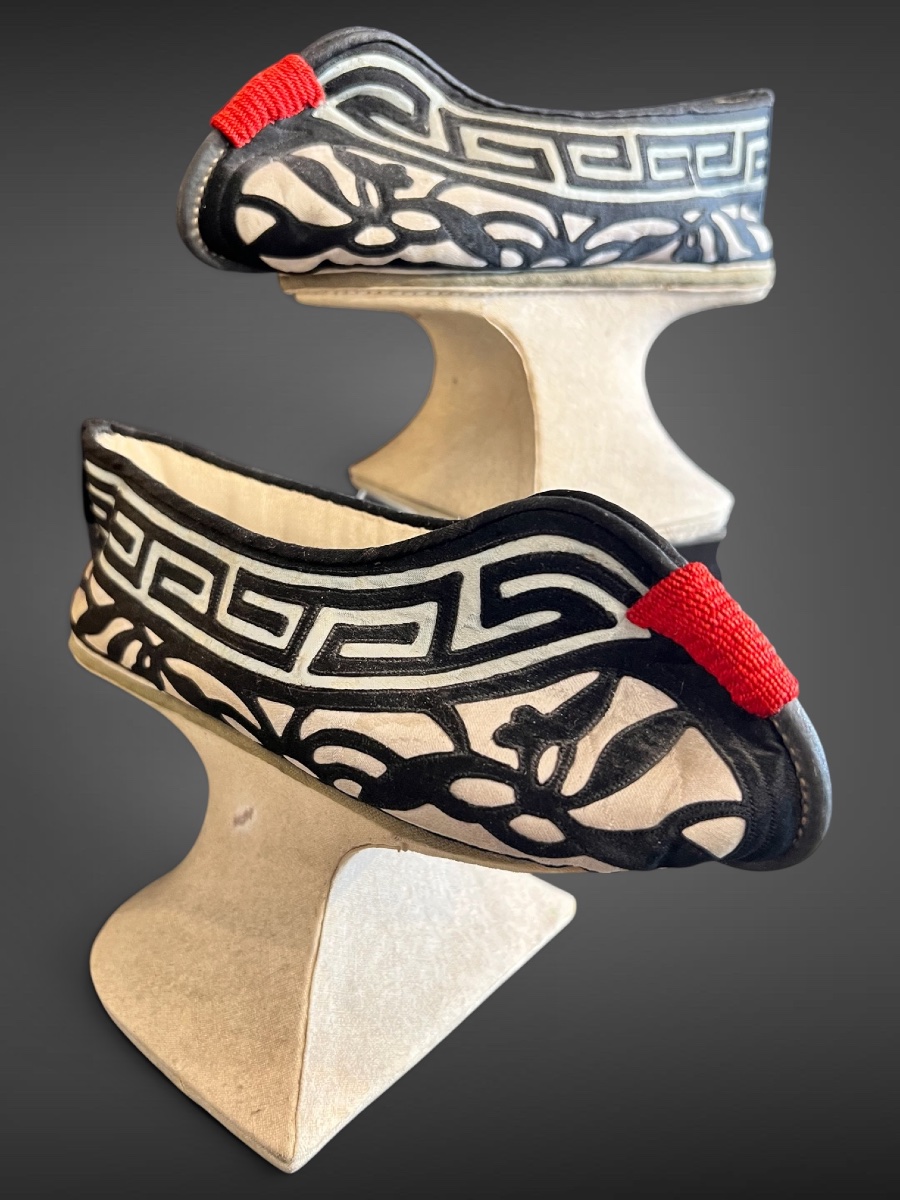Paire de chaussures mandchoues à haute semelle – Chine, vers 1900