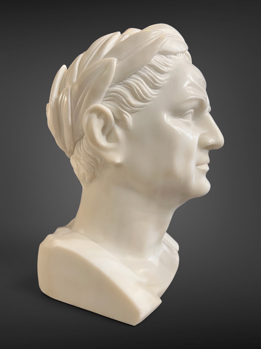 Under The Laurel Wreath — Head In White Carrara Marble, Circa 1900-photo-2