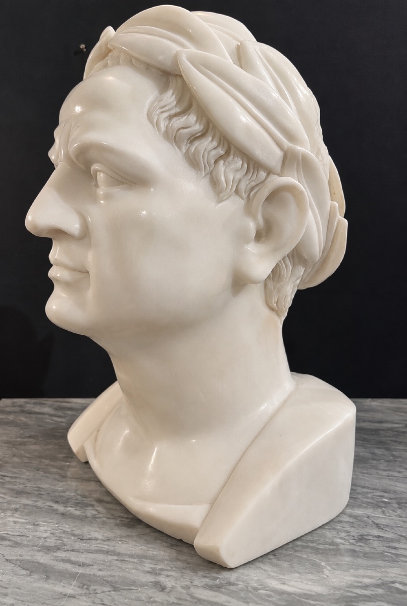 Under The Laurel Wreath — Head In White Carrara Marble, Circa 1900-photo-3