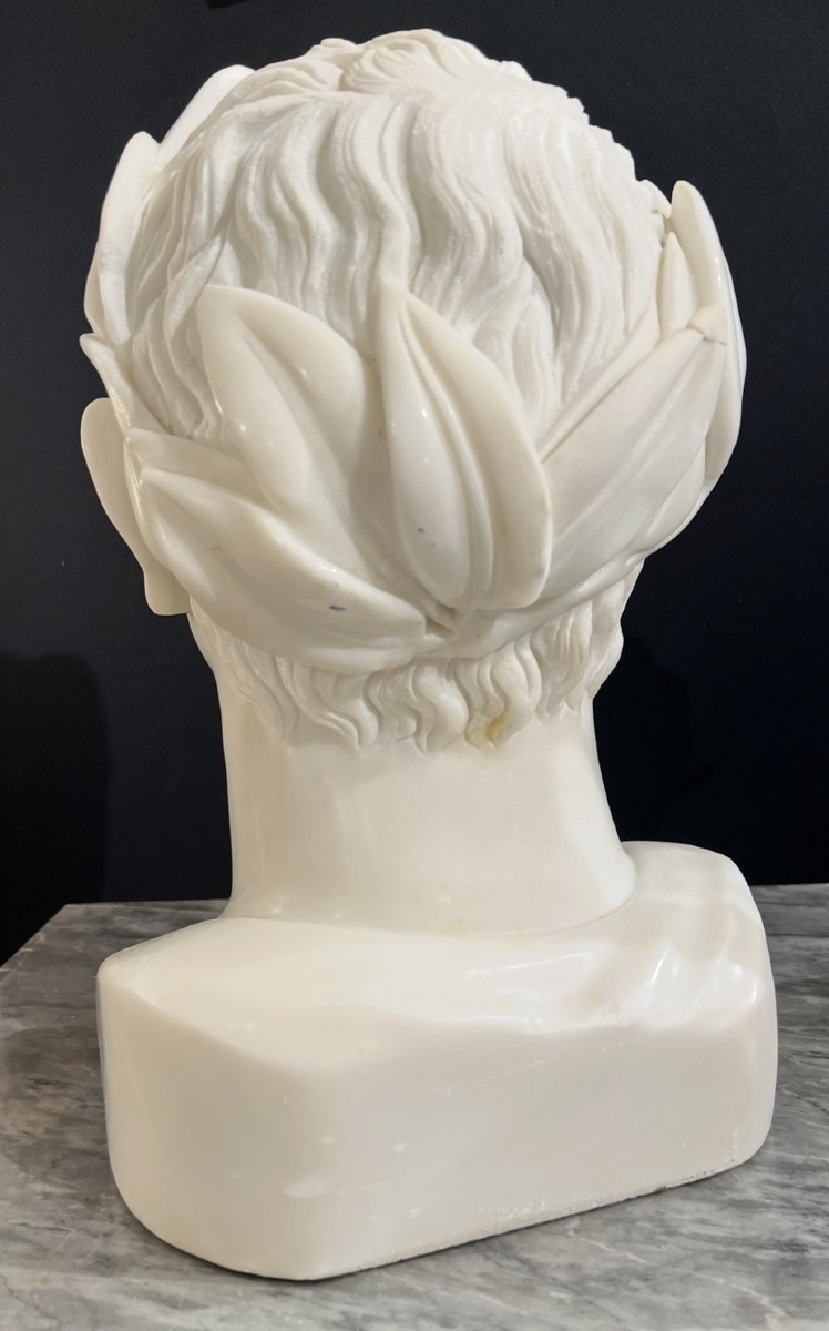 Under The Laurel Wreath — Head In White Carrara Marble, Circa 1900-photo-1