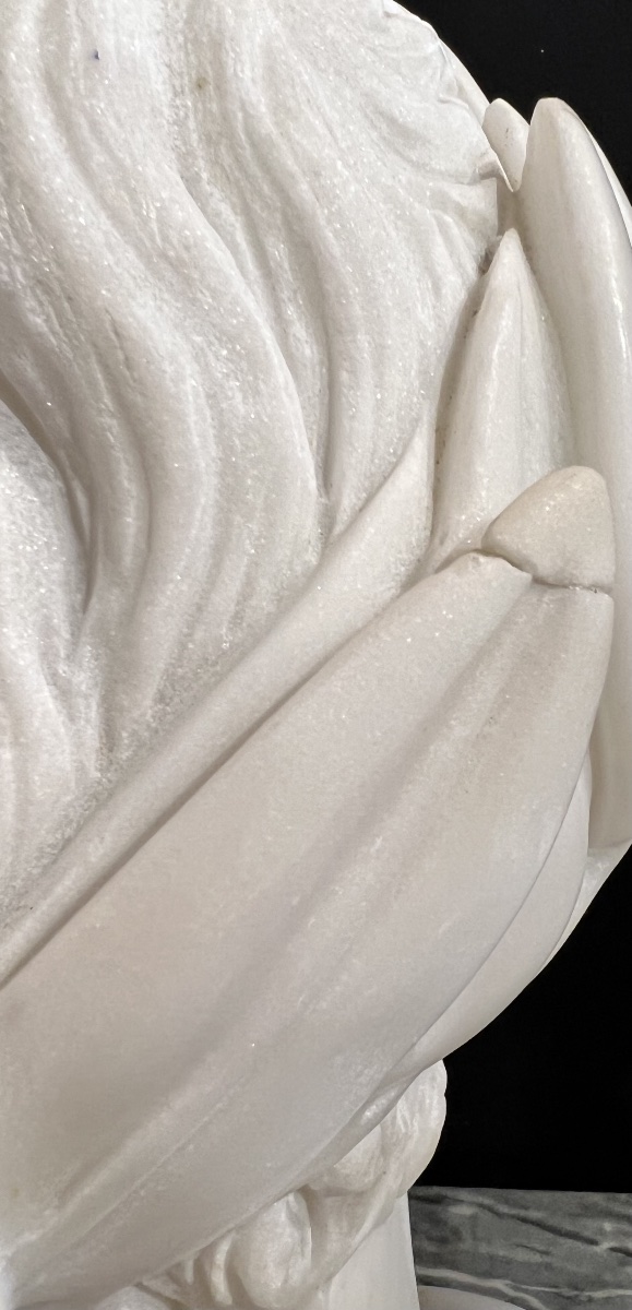 Under The Laurel Wreath — Head In White Carrara Marble, Circa 1900-photo-3