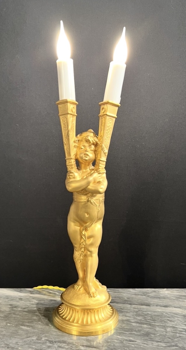 Joseph Chéret — Lampe à l’enfant en bronze doré à deux lumières