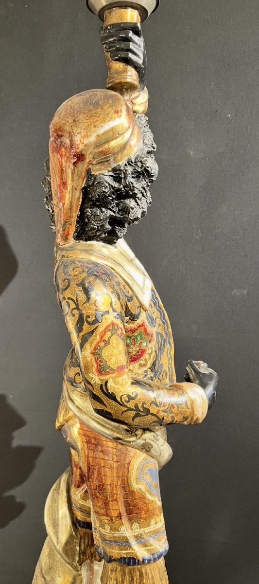 Nubien porte-torchère en bois sculpté, doré et polychrome — Vers 1850–1870-photo-3
