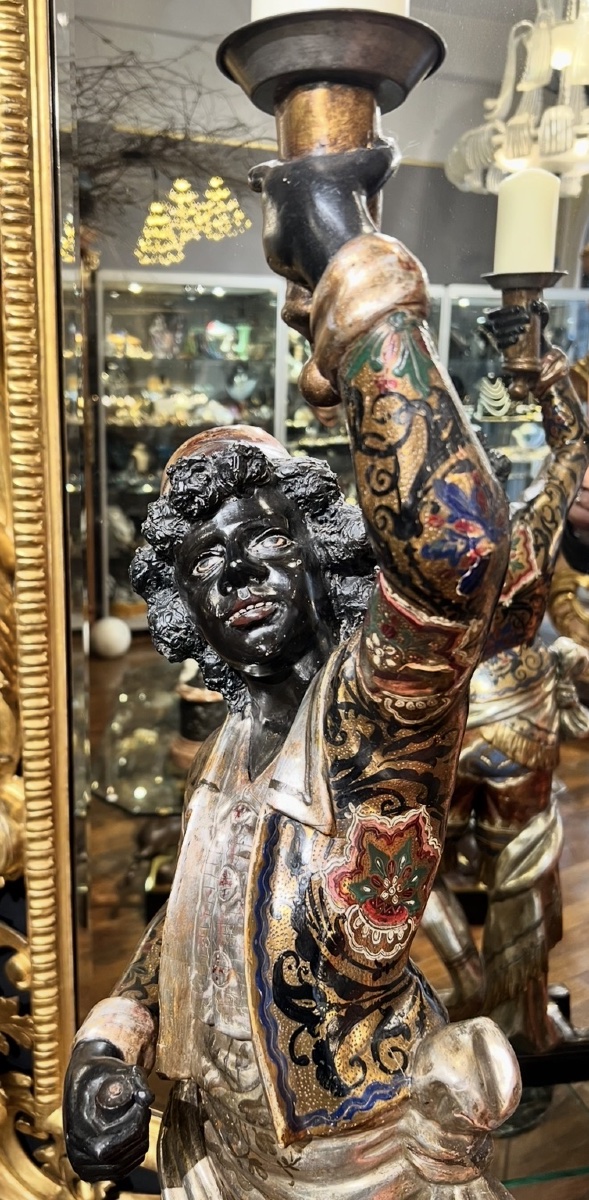 Nubien porte-torchère en bois sculpté, doré et polychrome — Vers 1850–1870-photo-4