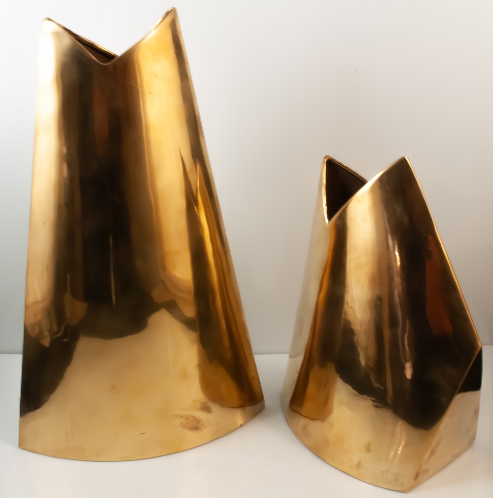 Deux vases en laiton décor abstrait moderniste James Johnston-photo-2