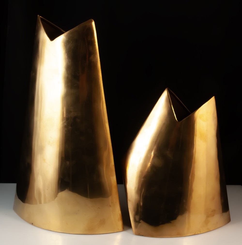Deux vases en laiton décor abstrait moderniste James Johnston-photo-2