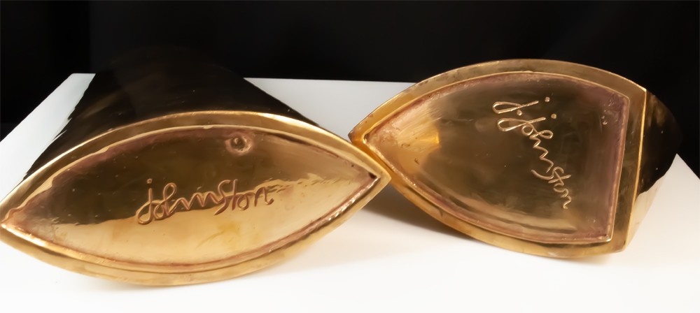 Deux vases en laiton décor abstrait moderniste James Johnston-photo-3