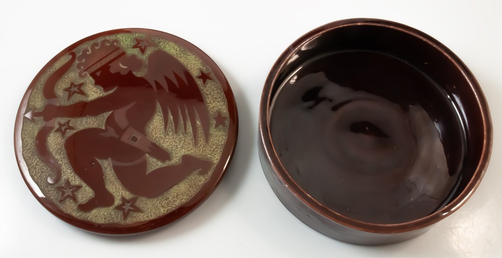 Roger Méquinion ( 1905-1985) Boite / Bonbonnière à décor de cupidon-photo-2