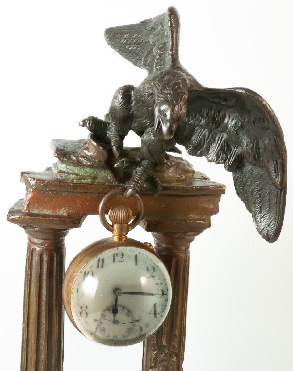 Porte montre en bronze avec montre aigle aux ailes déployées -photo-2