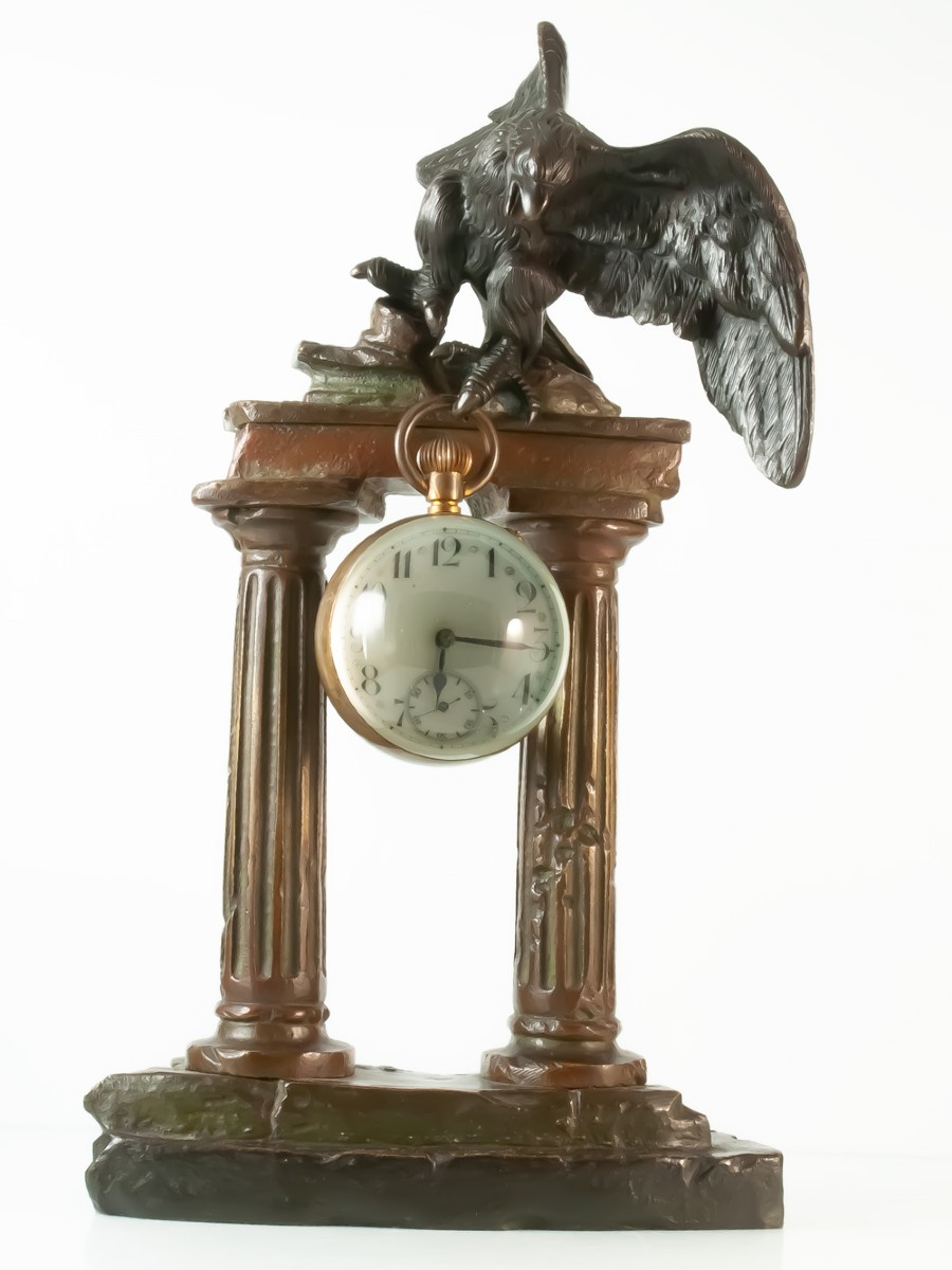 Porte montre en bronze avec montre aigle aux ailes déployées 