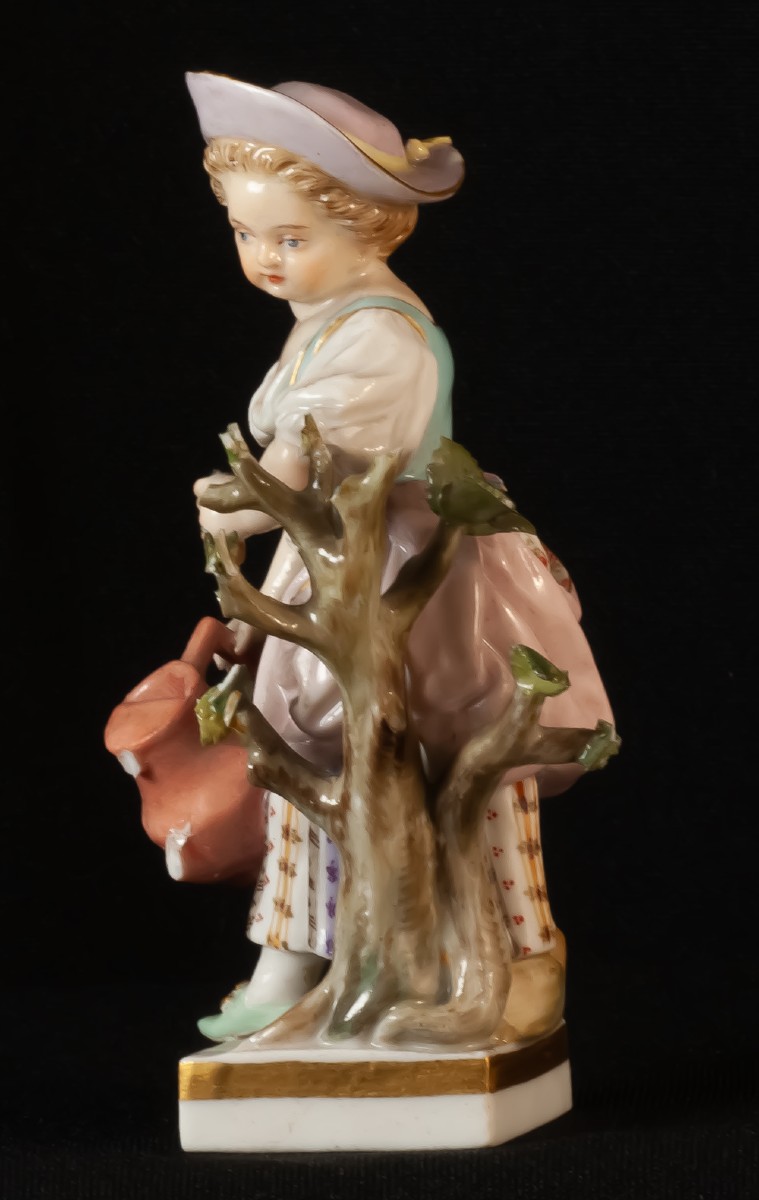 Meissen figurine en porcelaine jeune fille au pichet-photo-1