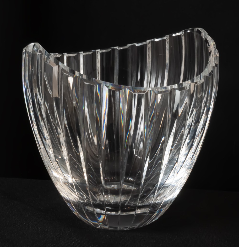 Vase en cristal taillé 1960 forme libre