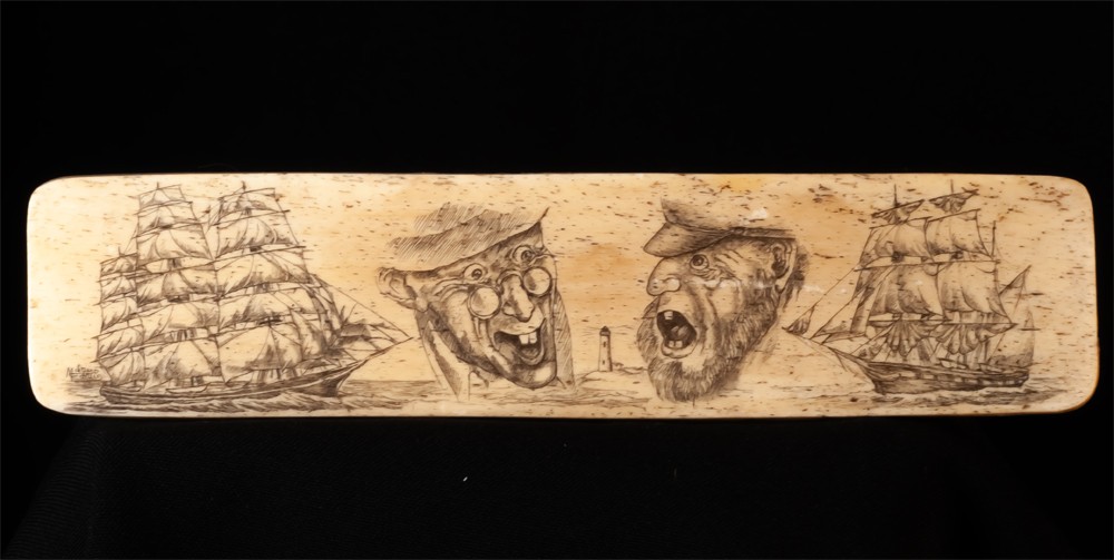 Scrimshaw Sur Plaque En Os Signée