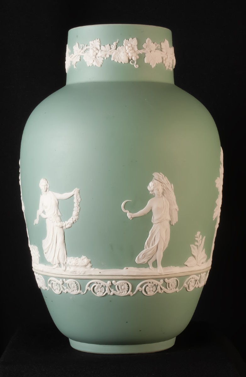 Vase anglais en biscuit décor à l'antique Adam Ester Tungstall England no Wedgwood-photo-2