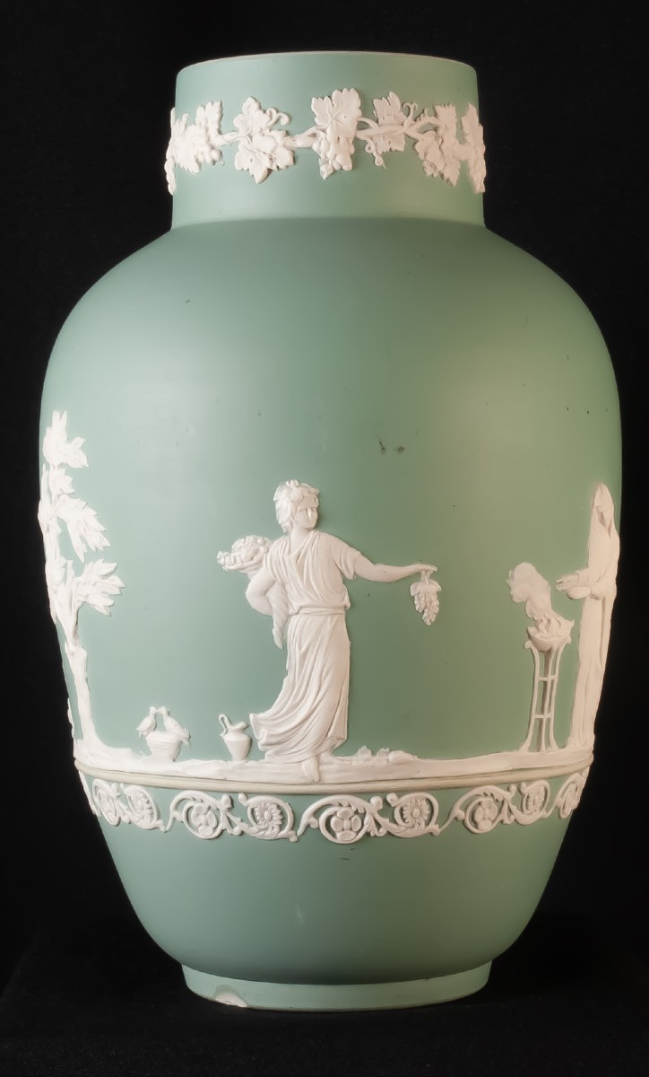 Vase anglais en biscuit décor à l'antique Adam Ester Tungstall England no Wedgwood-photo-3
