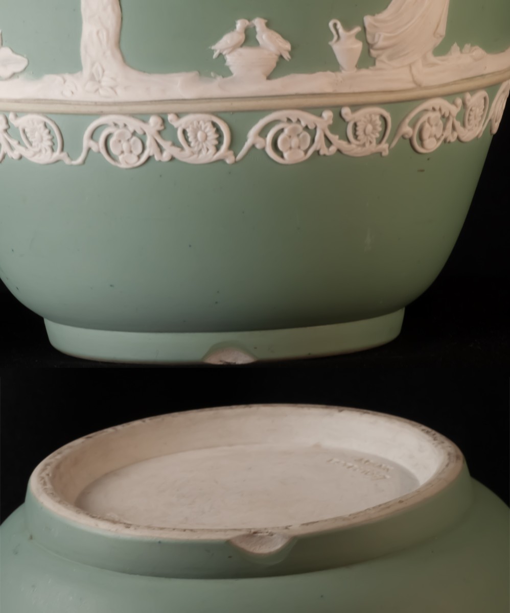 Vase anglais en biscuit décor à l'antique Adam Ester Tungstall England no Wedgwood-photo-3