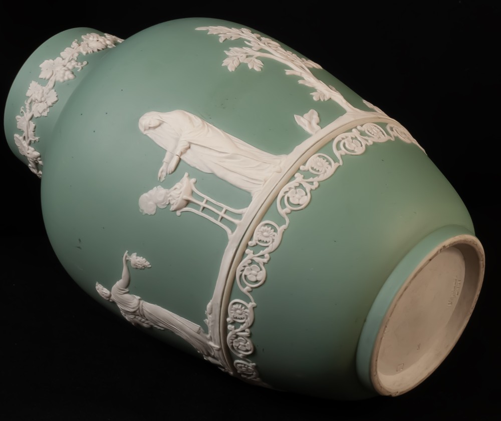 Vase anglais en biscuit décor à l'antique Adam Ester Tungstall England no Wedgwood-photo-7