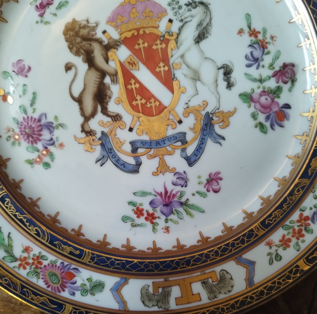 Porcelain Plate Compagnie Des Indes Samson Coat Of Arms Design-photo-2