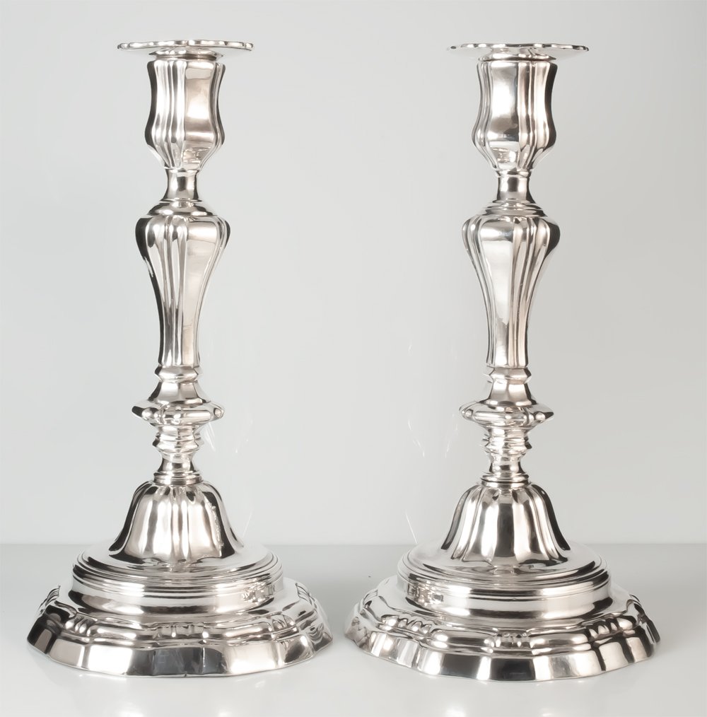 Paire de bougeoirs Régence bronze argenté