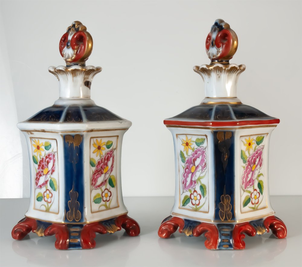 Two Large Perfume Bottles In Bayeux Porcelain With Imari Decoration-photo-2