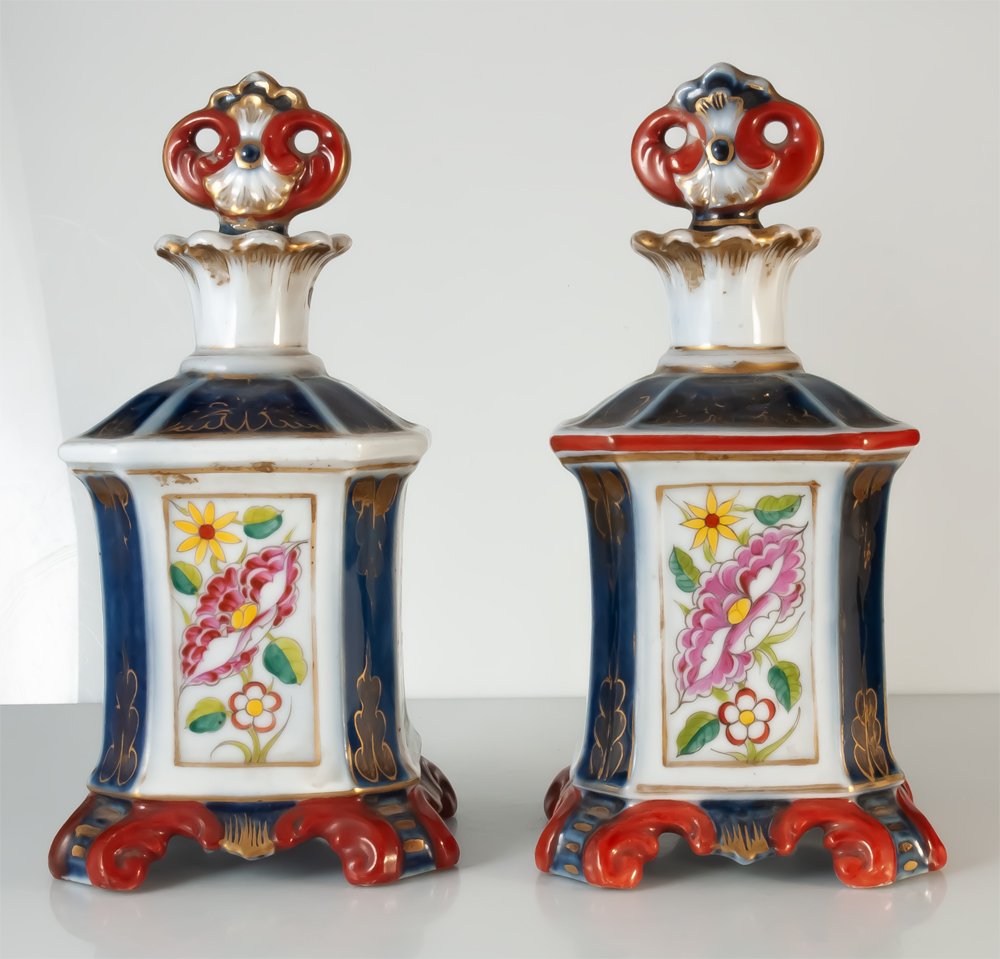 Two Large Perfume Bottles In Bayeux Porcelain With Imari Decoration-photo-3