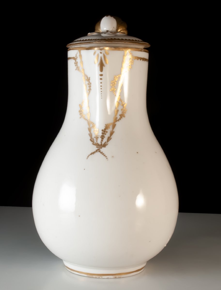 18th-century Porcelain Jug From Locré-photo-2