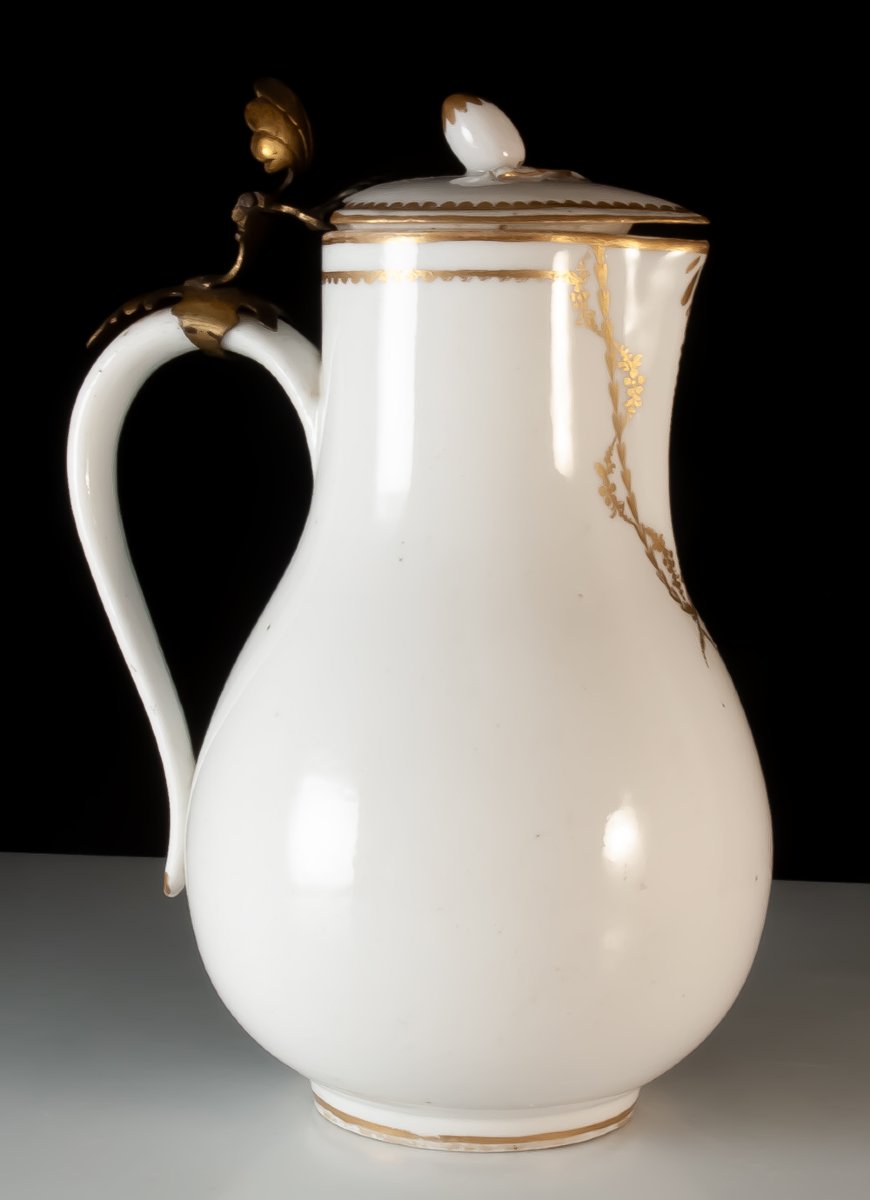 18th-century Porcelain Jug From Locré-photo-2