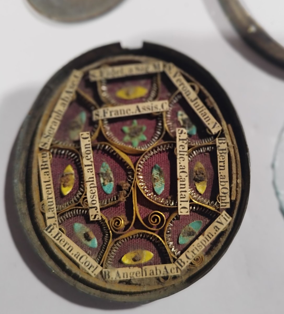 Reliquary Containing 11 Relics And Scrolls-photo-3