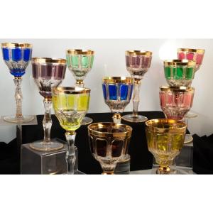 11 verres en cristal de couleur Moser