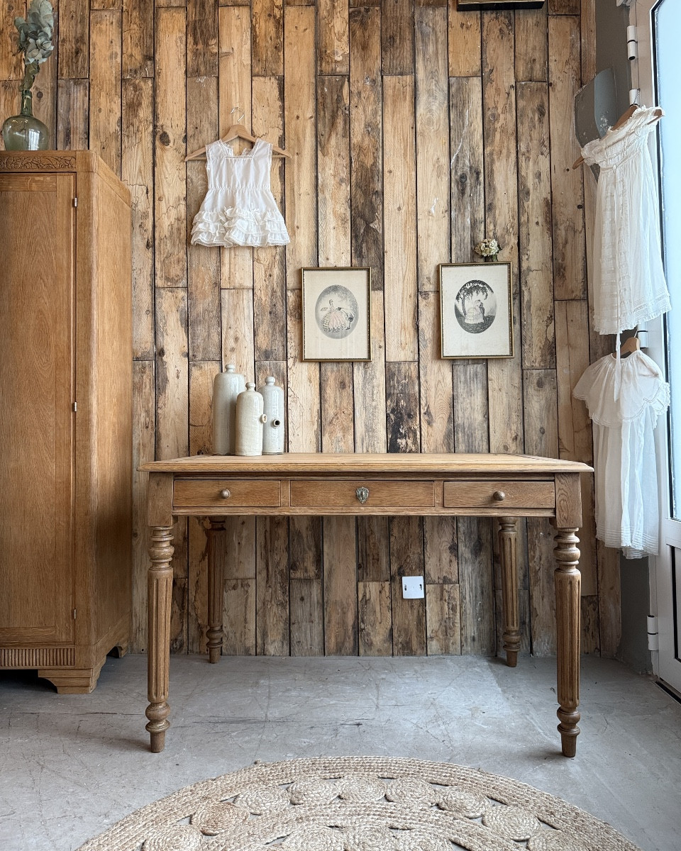 Large Desk With Turned Legs In Solid Oak (renovated)