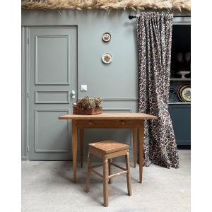 Desk With Spindle Legs