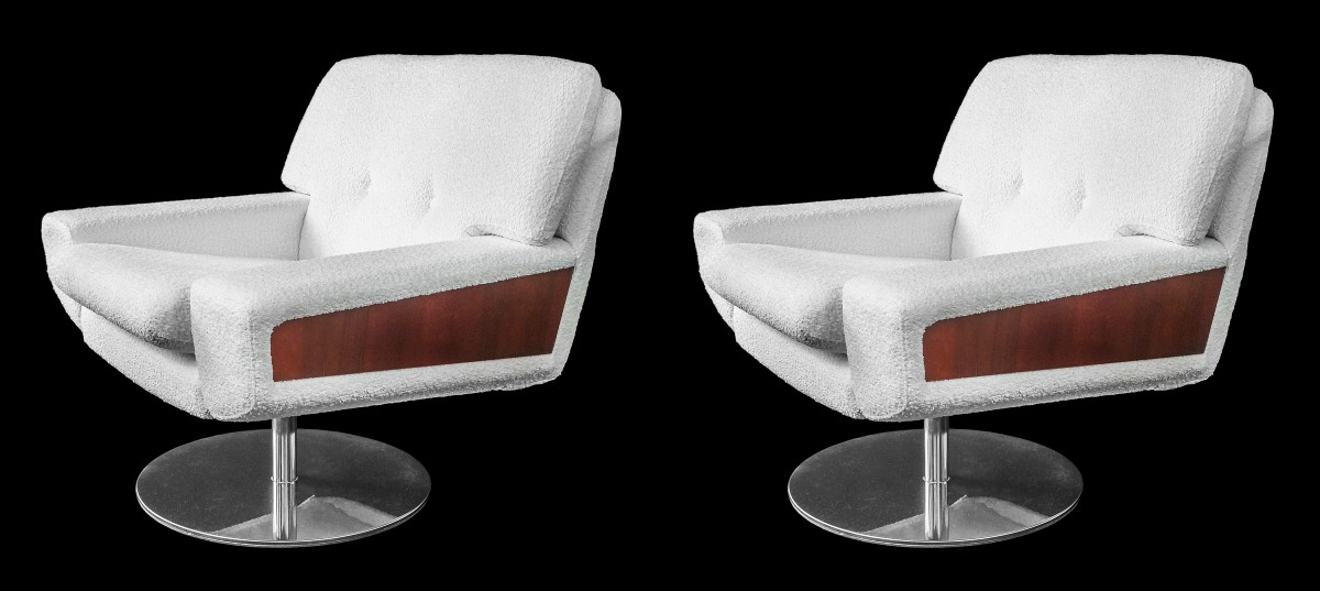 Pair Of Vintage Italian Swivel Armchairs In White Boucle Fabric And Wood Decor