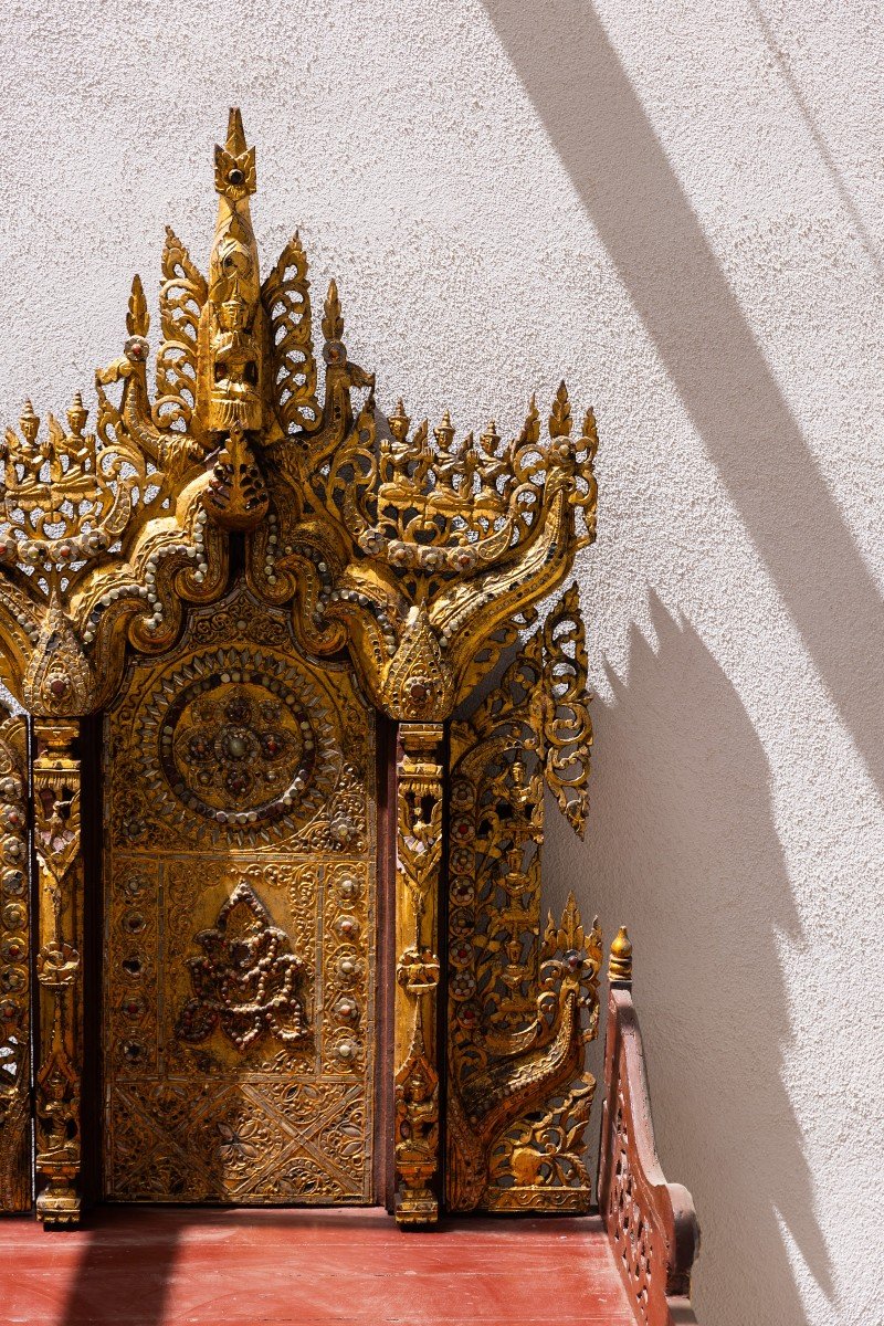 Burmese Throne In Antique Gold And Semiprecious Stones With Footboard-photo-3