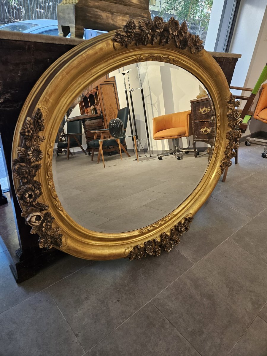 Miroir en bois sculpté et doré à décor de fleurs-photo-2