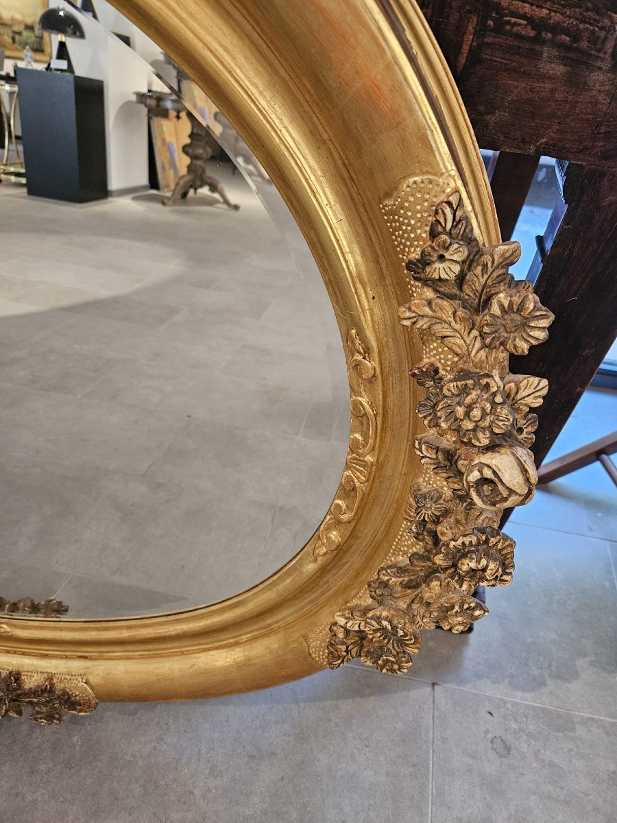 Miroir en bois sculpté et doré à décor de fleurs-photo-4