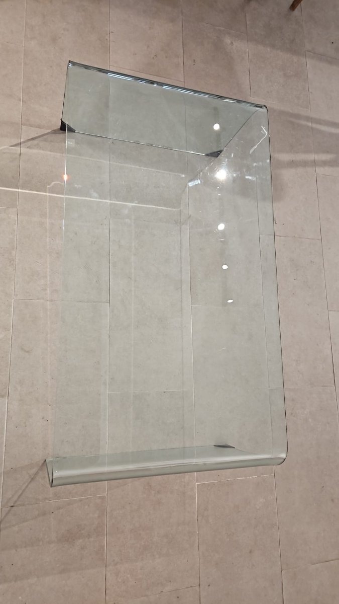 Low Coffee Table Made Of Curved Glass -photo-3