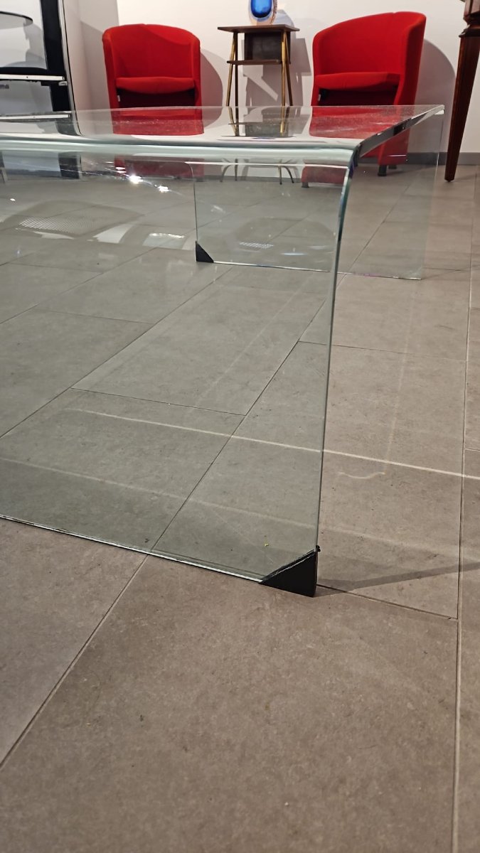Low Coffee Table Made Of Curved Glass -photo-2