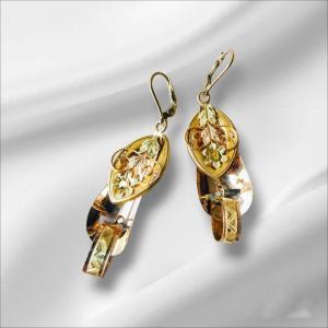 Renaissance Revival Three Colors Gold Drop Earrings. 1840-1870