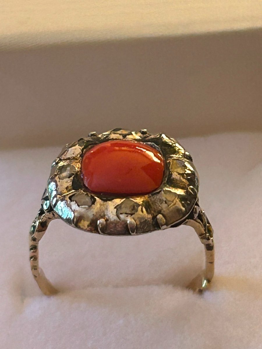 Antique Diamond Ring, 18-karat Gold, Cabochon Coral, Spain-photo-1