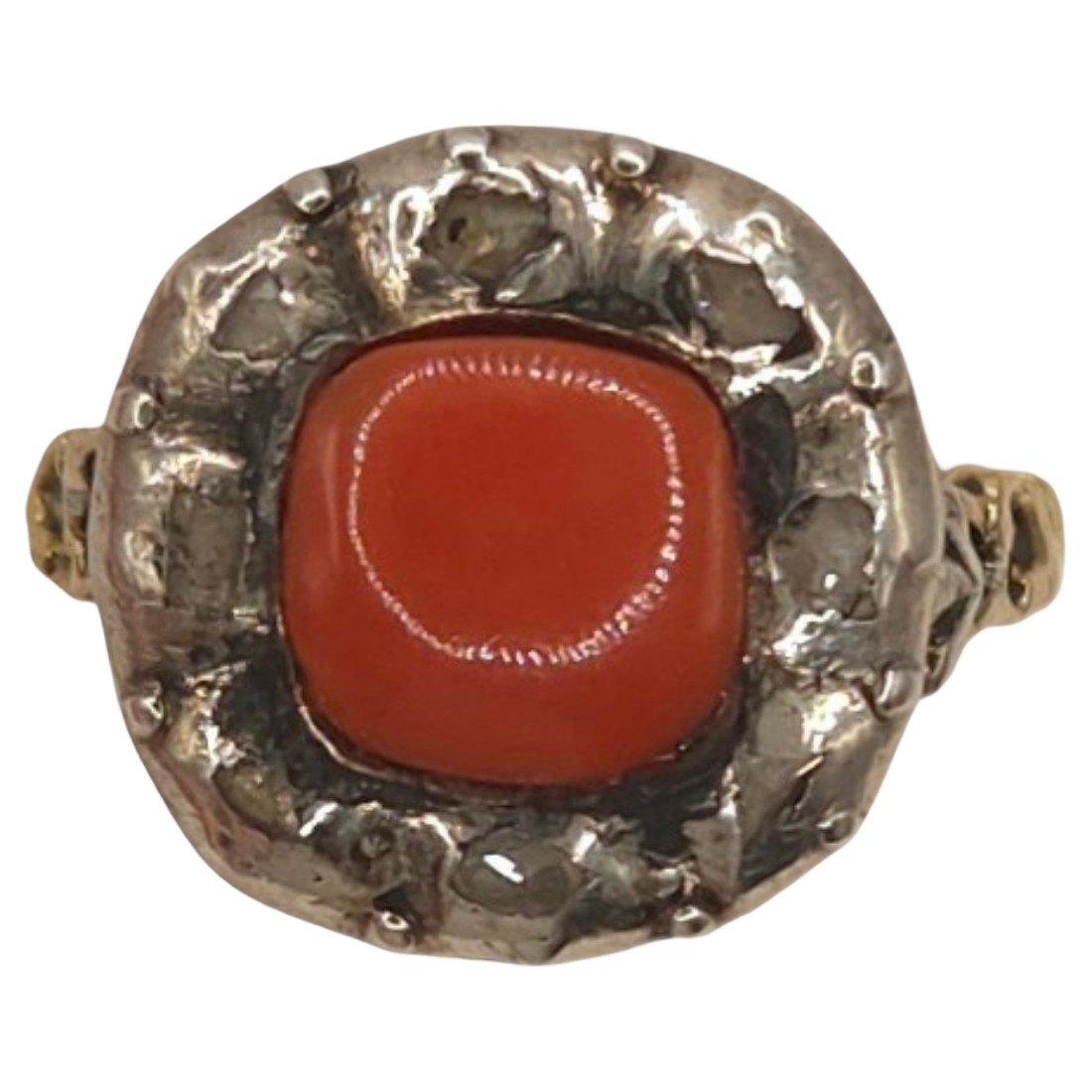 Antique Diamond Ring, 18-karat Gold, Cabochon Coral, Spain
