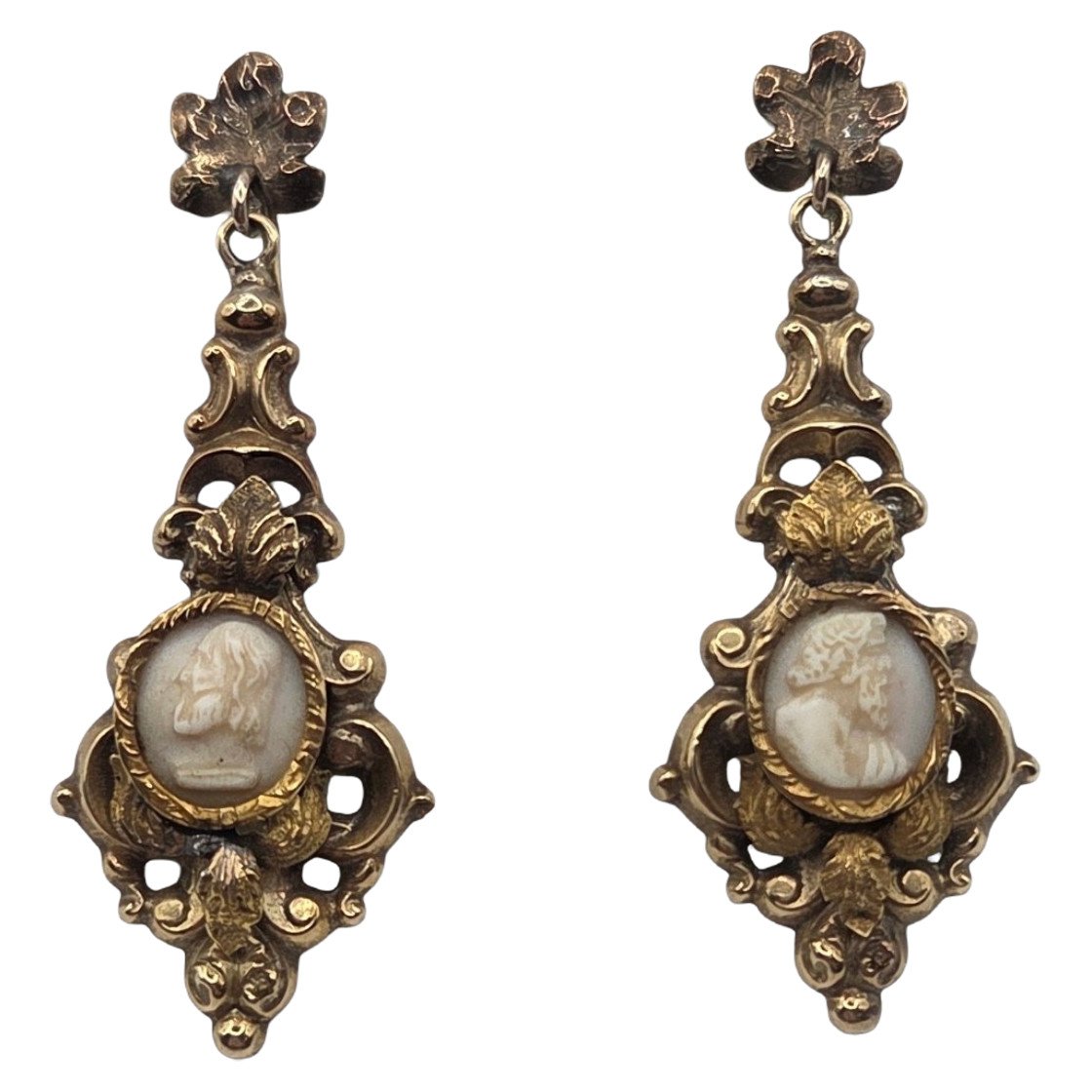 Boucles d'oreilles anciennes Napoléon III, camée en gemme
