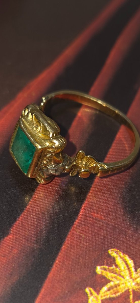 Bague ancienne Renaissance en or et émeraude-photo-1