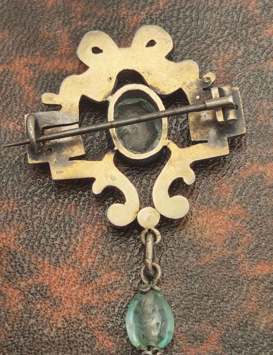 Broche géorgienne rare, sertie de  saphirs roses et d'un béryl vert, vers 1790-photo-2