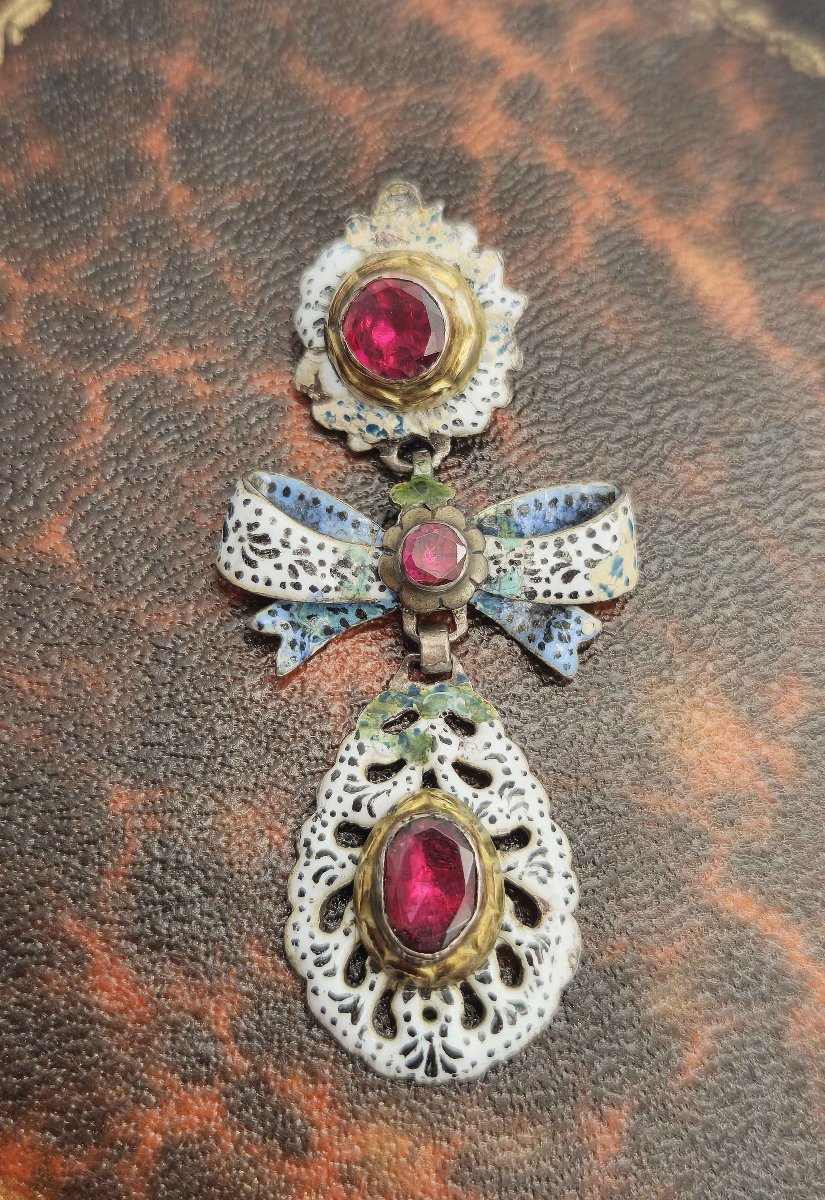 Pendentif ancien, pendentif baroque avec grenat et émail
