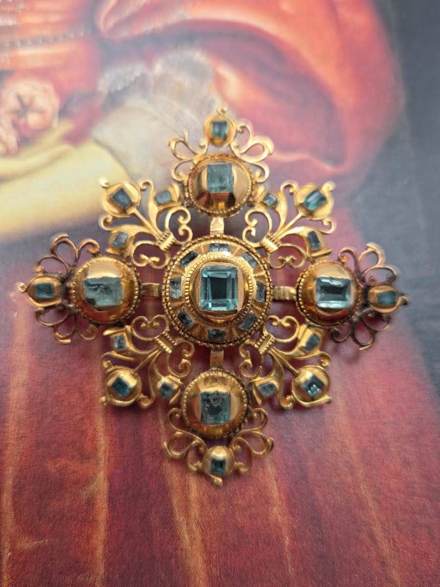 Antique Iberian Brooch In The Baroque Style, Georgian Emerald (circa 1720–1780), Gold Cross-photo-4