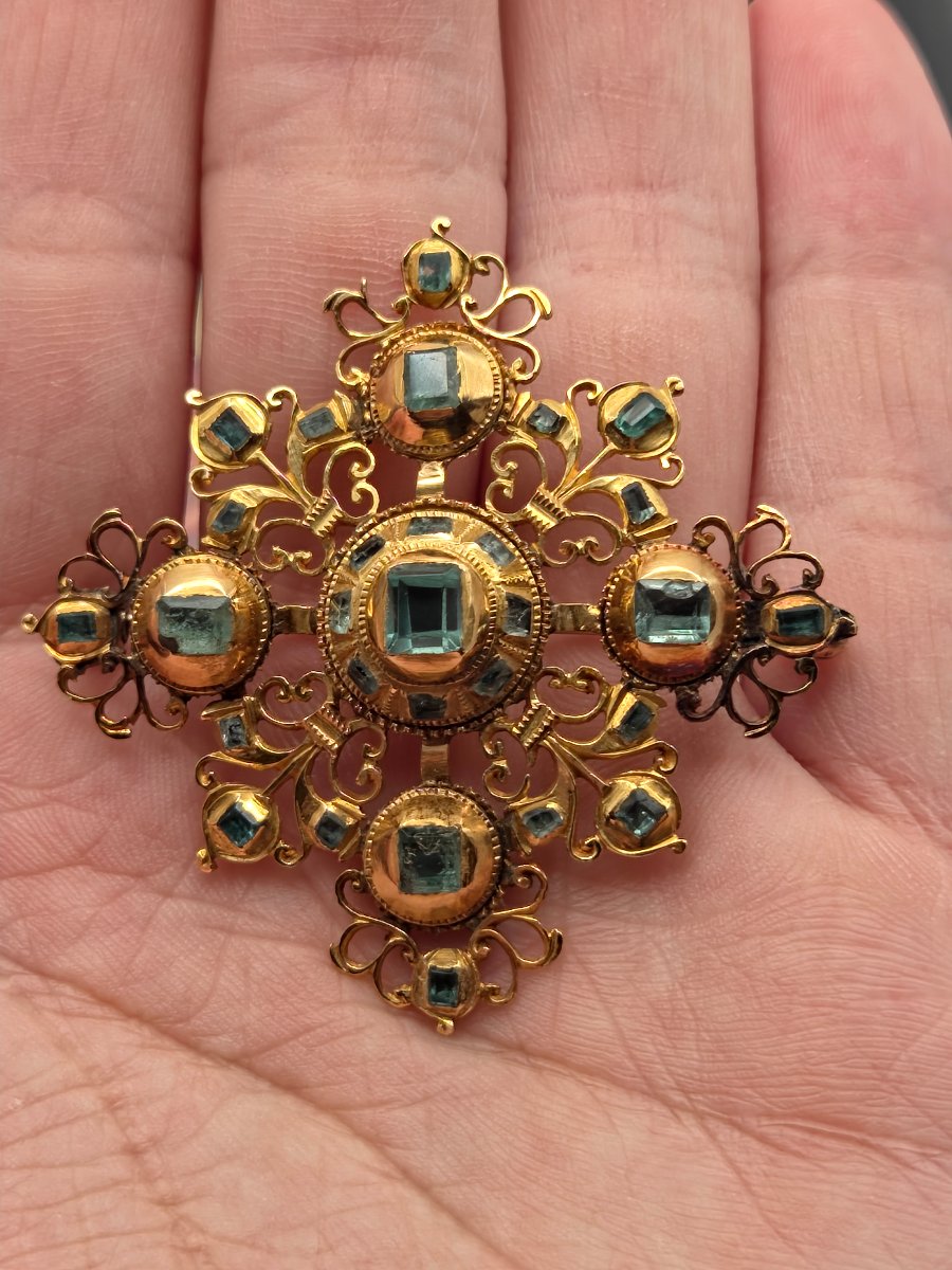 Antique Iberian Brooch In The Baroque Style, Georgian Emerald (circa 1720–1780), Gold Cross-photo-3