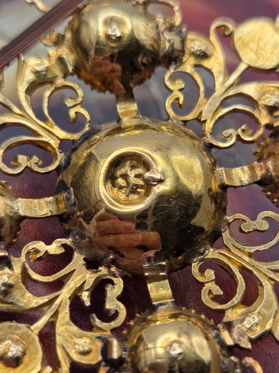 Antique Iberian Brooch In The Baroque Style, Georgian Emerald (circa 1720–1780), Gold Cross-photo-6