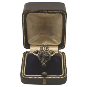 Bague ancienne de style victorien, vers 1860, saphir et diamants
