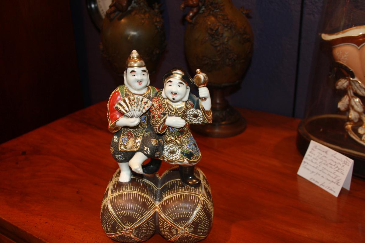 Couple De Japonais En Porcelaine Polychrome 19ème
